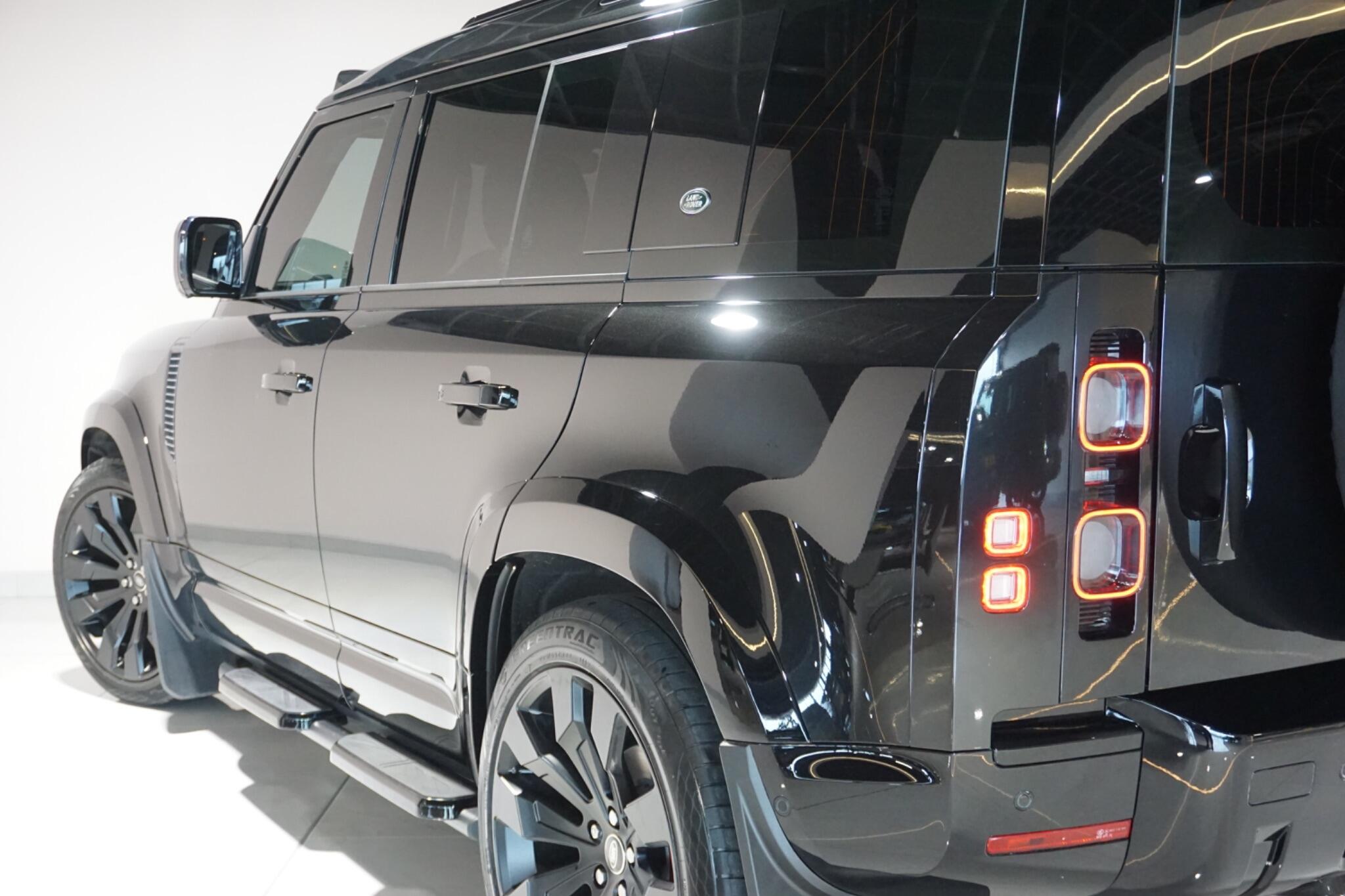 Land Rover Defender 110 3.0 D250 MHEV SE SUV 5dr Diesel Auto 4WD Euro 6 (s/s) (250 ps)